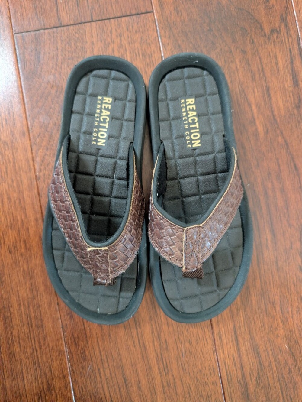 Reaction Kenneth Cole Kids Black Footbed Brown Woven Strap Flip Flops